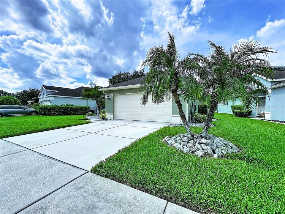 For Sale: $320,000 (2 beds, 2 baths, 1663 Square Feet)