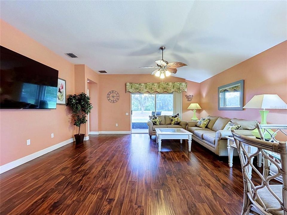 For Sale: $320,000 (2 beds, 2 baths, 1663 Square Feet)