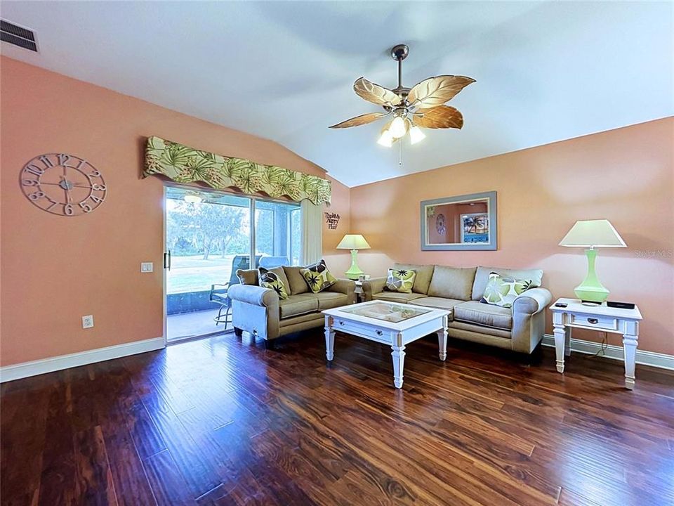 For Sale: $320,000 (2 beds, 2 baths, 1663 Square Feet)
