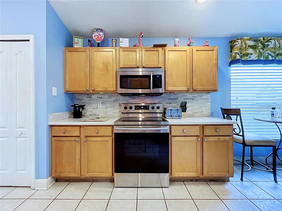 For Sale: $320,000 (2 beds, 2 baths, 1663 Square Feet)