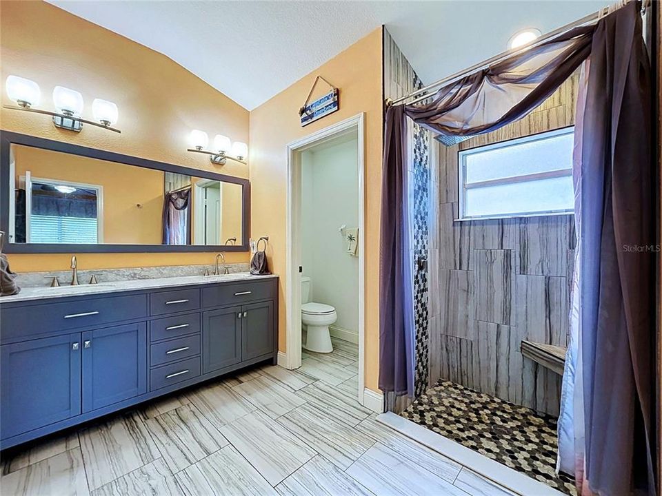 For Sale: $320,000 (2 beds, 2 baths, 1663 Square Feet)