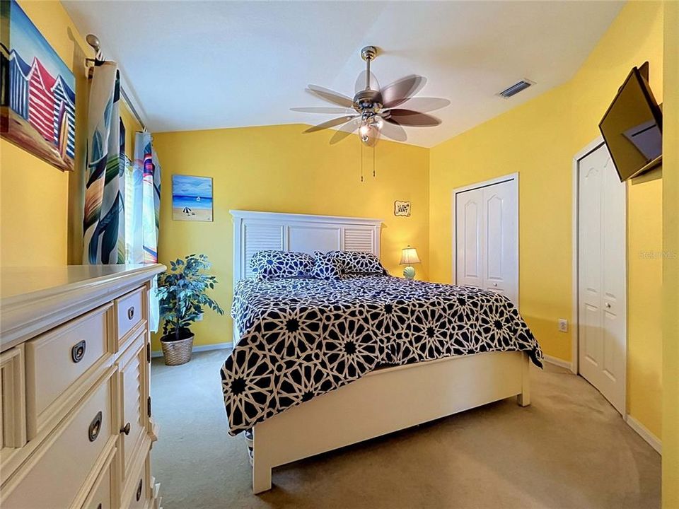 For Sale: $320,000 (2 beds, 2 baths, 1663 Square Feet)