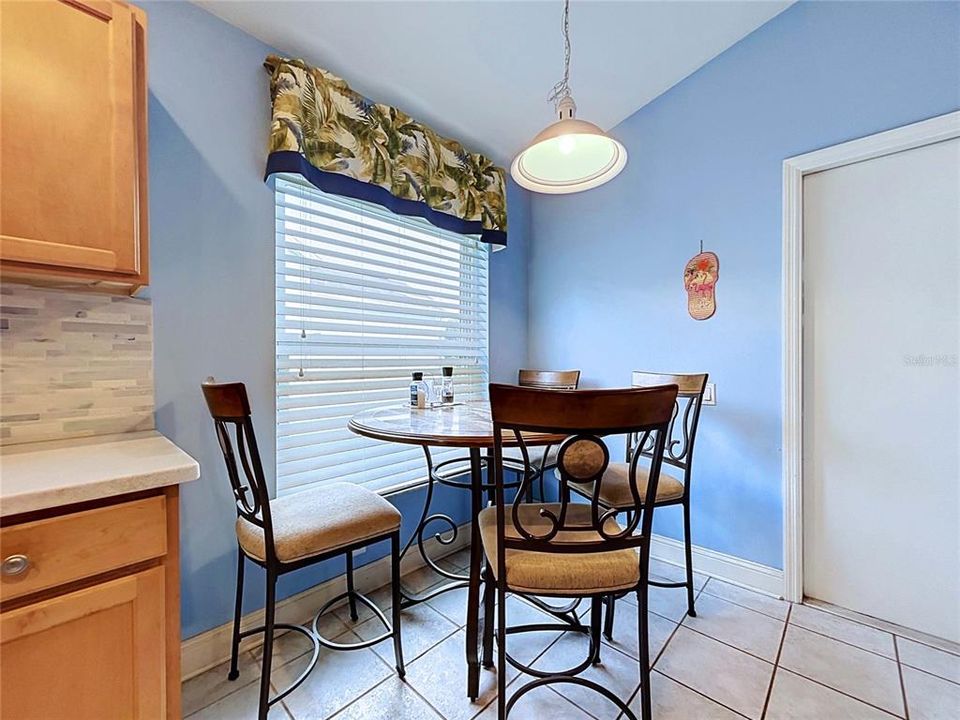 For Sale: $320,000 (2 beds, 2 baths, 1663 Square Feet)