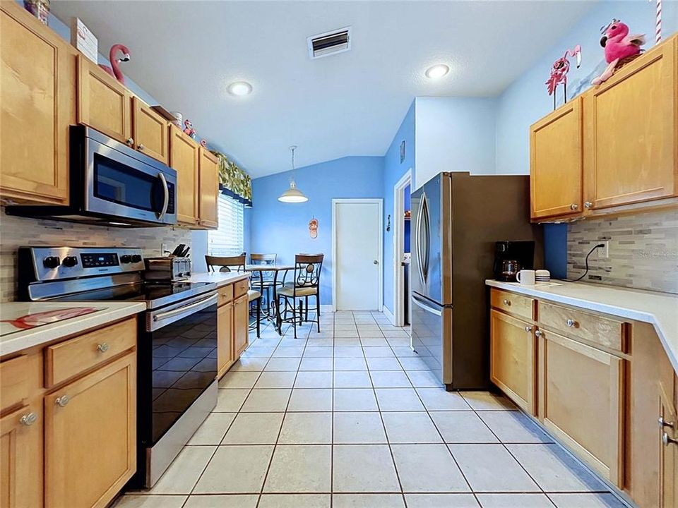 For Sale: $320,000 (2 beds, 2 baths, 1663 Square Feet)