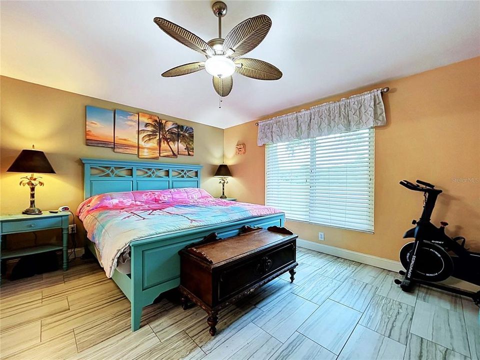 For Sale: $320,000 (2 beds, 2 baths, 1663 Square Feet)