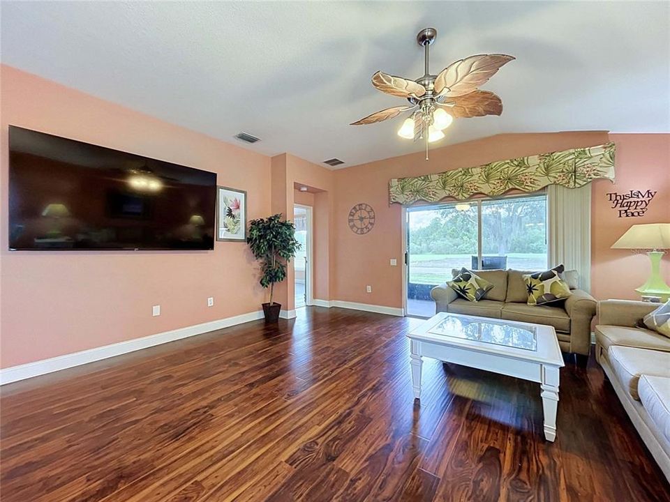 For Sale: $320,000 (2 beds, 2 baths, 1663 Square Feet)