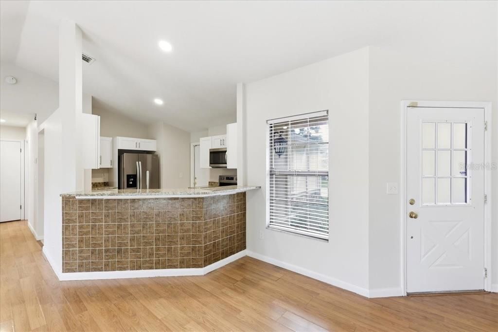 En Venta: $329,900 (3 camas, 2 baños, 1352 Pies cuadrados)
