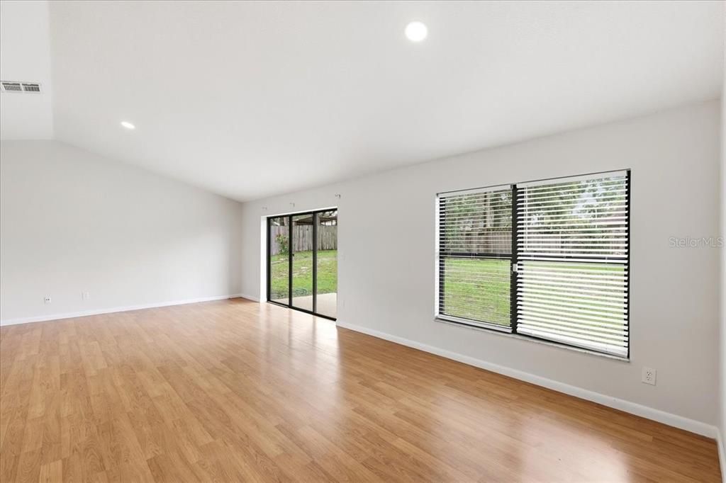 En Venta: $329,900 (3 camas, 2 baños, 1352 Pies cuadrados)