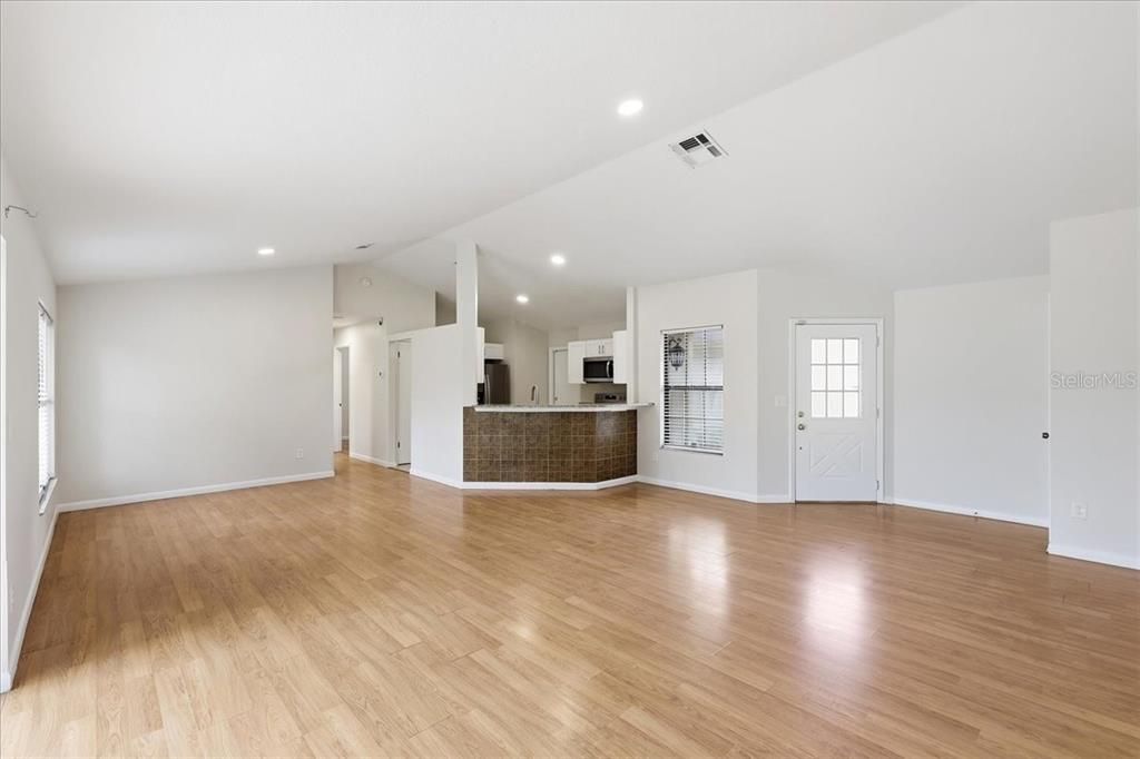 En Venta: $329,900 (3 camas, 2 baños, 1352 Pies cuadrados)