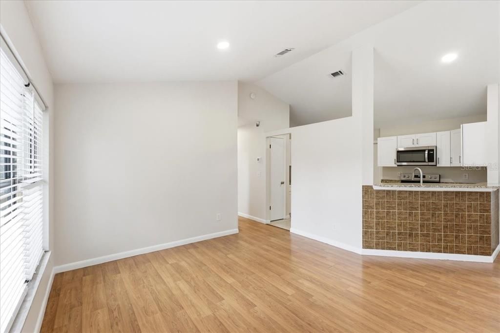 En Venta: $329,900 (3 camas, 2 baños, 1352 Pies cuadrados)