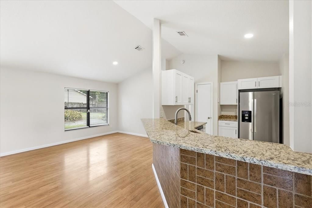En Venta: $329,900 (3 camas, 2 baños, 1352 Pies cuadrados)