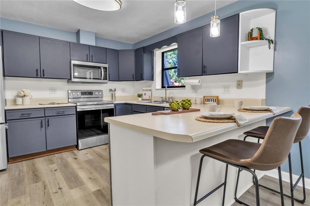 For Sale: $294,900 (3 beds, 2 baths, 1404 Square Feet)