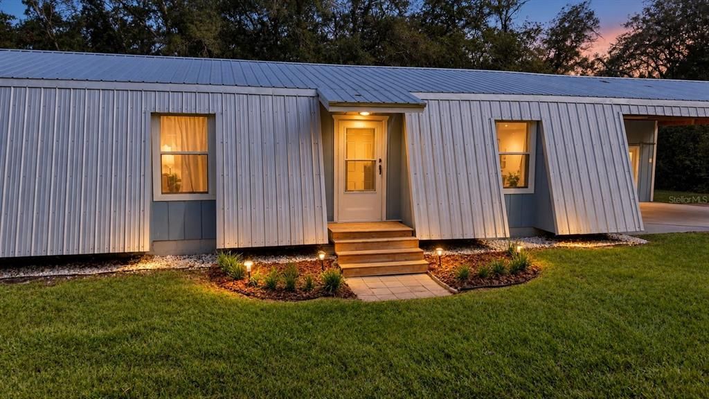 For Sale: $294,900 (3 beds, 2 baths, 1404 Square Feet)
