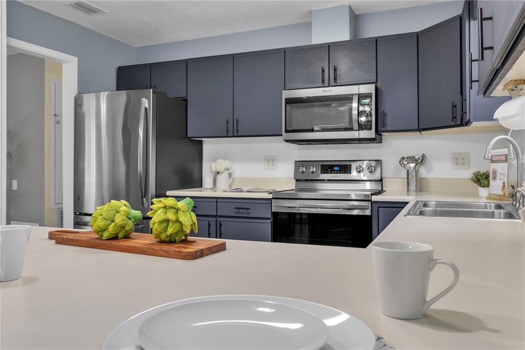 For Sale: $294,900 (3 beds, 2 baths, 1404 Square Feet)