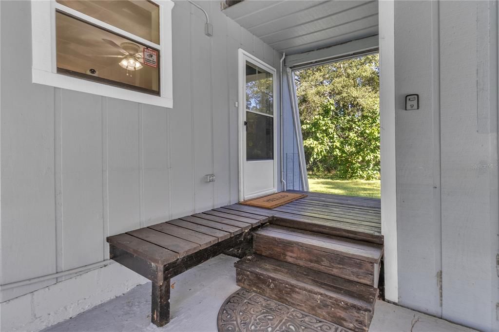 For Sale: $294,900 (3 beds, 2 baths, 1404 Square Feet)