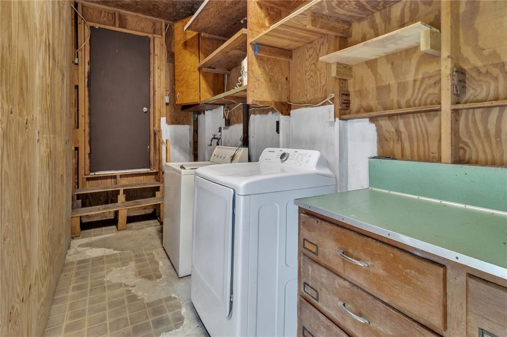 For Sale: $294,900 (3 beds, 2 baths, 1404 Square Feet)