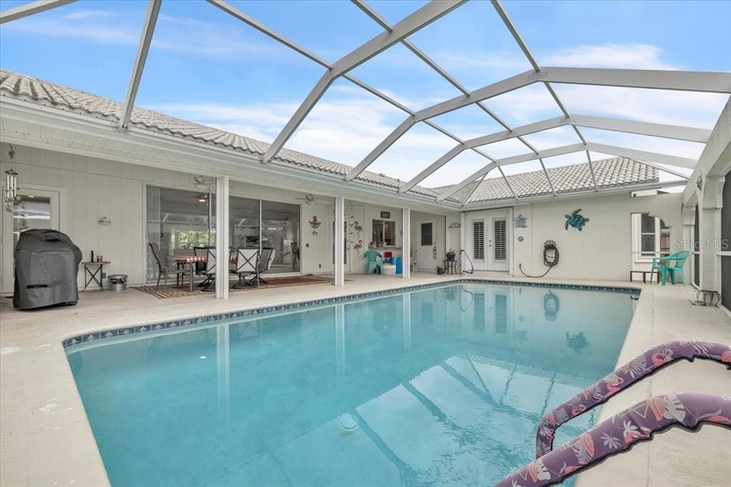 En Venta: $565,000 (3 camas, 2 baños, 2489 Pies cuadrados)