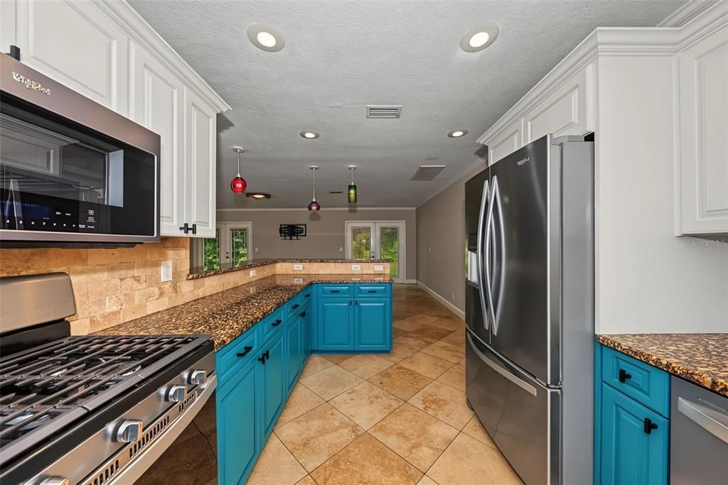 For Sale: $699,900 (2 beds, 2 baths, 1520 Square Feet)