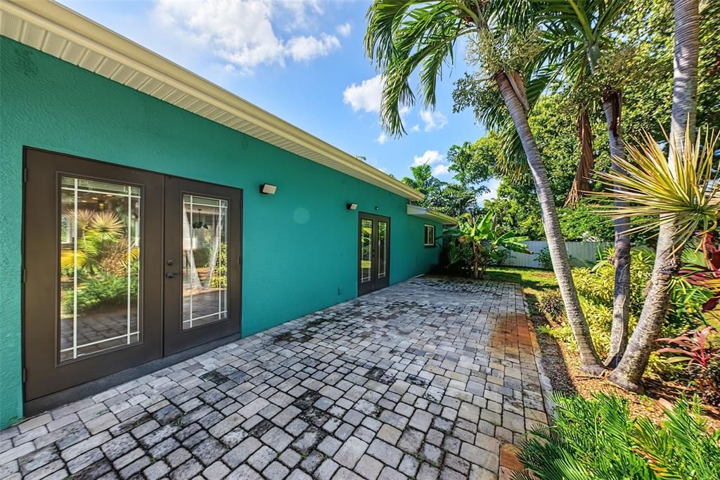 For Sale: $699,900 (2 beds, 2 baths, 1520 Square Feet)