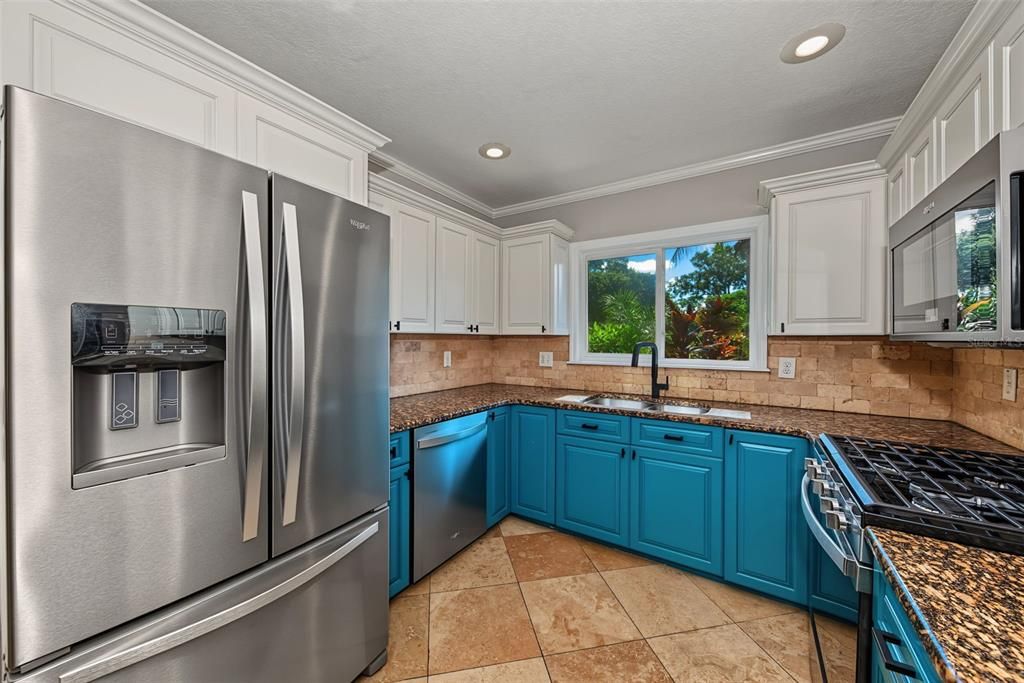 For Sale: $699,900 (2 beds, 2 baths, 1520 Square Feet)