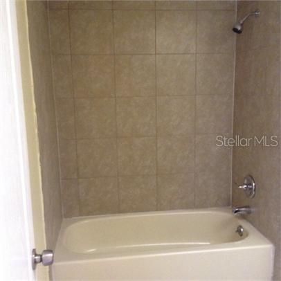 For Rent: $1,300 (2 beds, 1 baths, 1071 Square Feet)