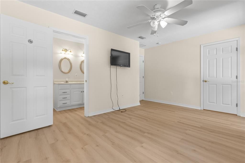 For Sale: $275,000 (3 beds, 2 baths, 1450 Square Feet)