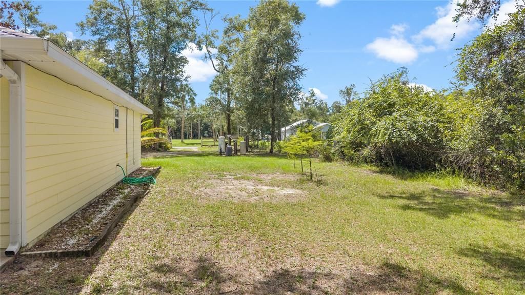 For Sale: $275,000 (3 beds, 2 baths, 1450 Square Feet)
