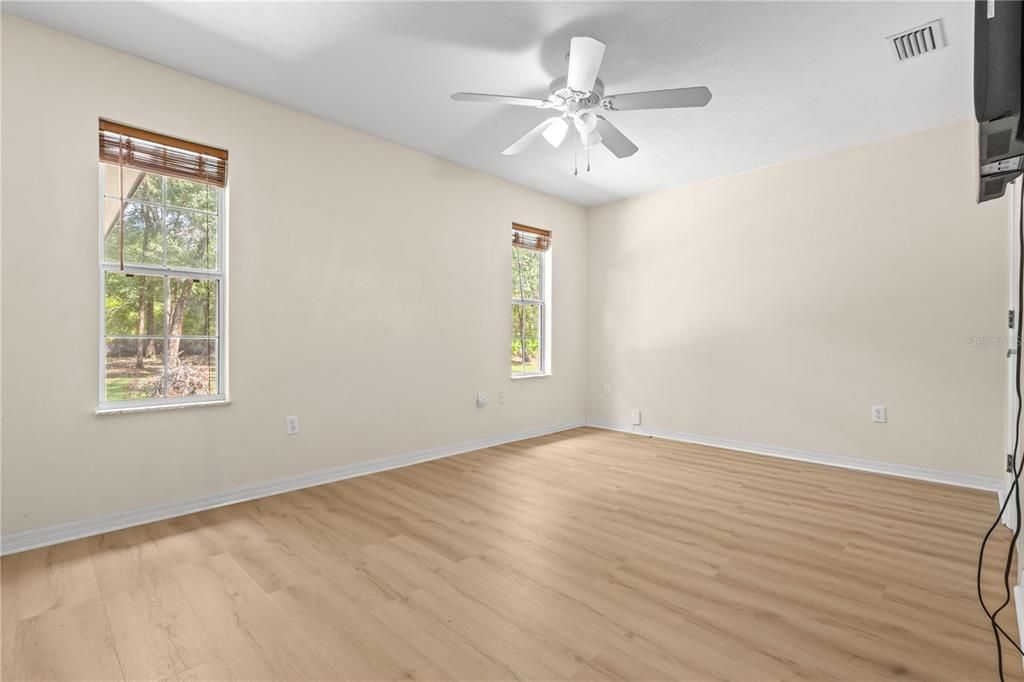 For Sale: $275,000 (3 beds, 2 baths, 1450 Square Feet)