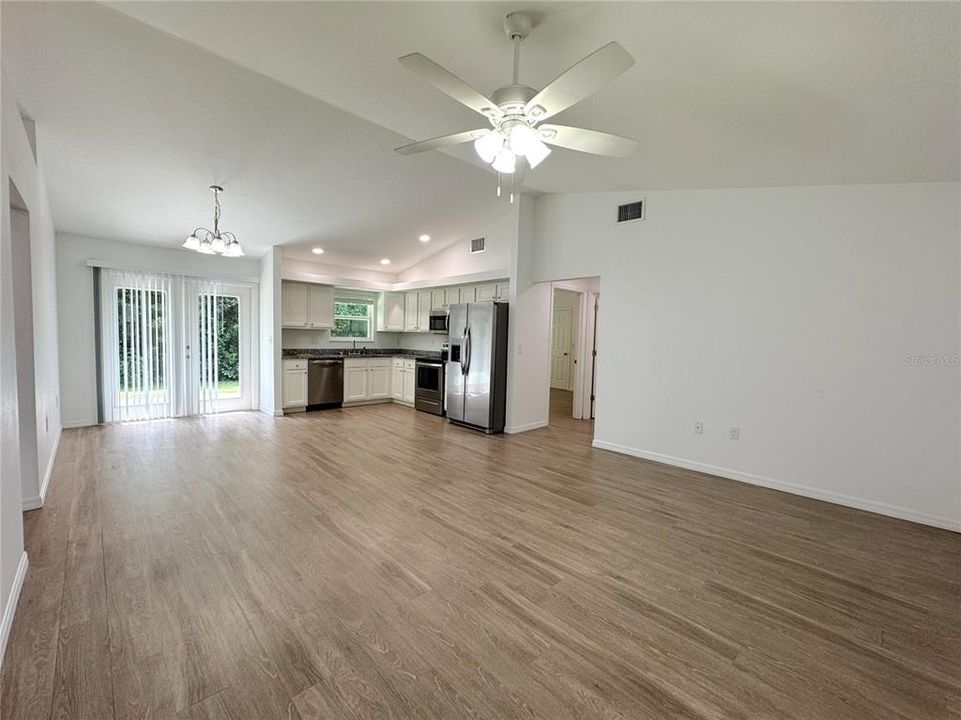 For Rent: $1,600 (3 beds, 2 baths, 1140 Square Feet)