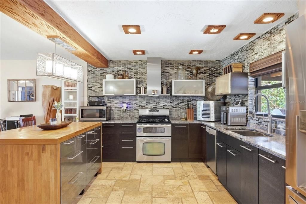 Activo con contrato: $525,000 (3 camas, 2 baños, 1593 Pies cuadrados)