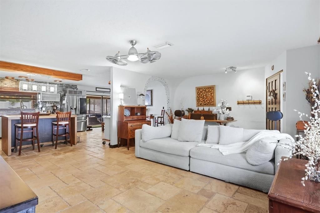 Activo con contrato: $525,000 (3 camas, 2 baños, 1593 Pies cuadrados)
