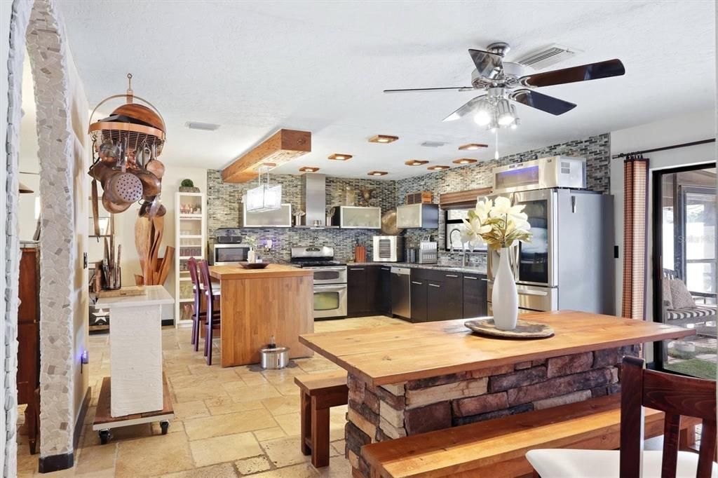 Activo con contrato: $525,000 (3 camas, 2 baños, 1593 Pies cuadrados)