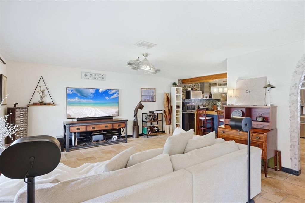 Activo con contrato: $525,000 (3 camas, 2 baños, 1593 Pies cuadrados)