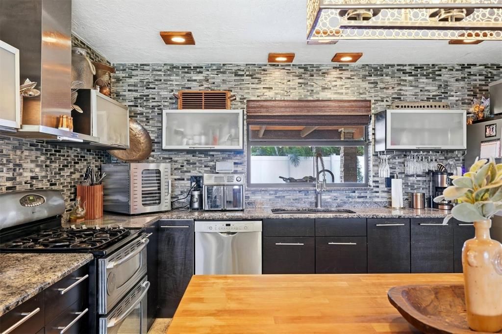 Activo con contrato: $525,000 (3 camas, 2 baños, 1593 Pies cuadrados)