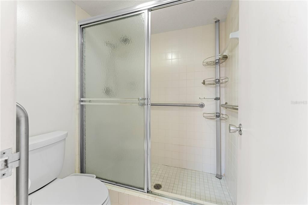 На продажу: $139,900 (2 спален, 2 ванн, 1178 Квадратных фут)