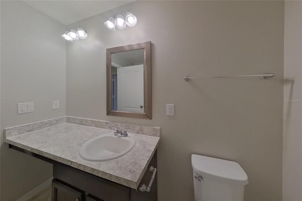 For Rent: $1,999 (4 beds, 2 baths, 1701 Square Feet)