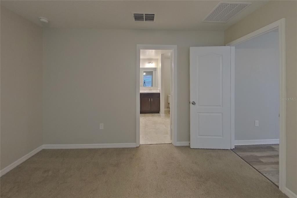 For Rent: $1,999 (4 beds, 2 baths, 1701 Square Feet)
