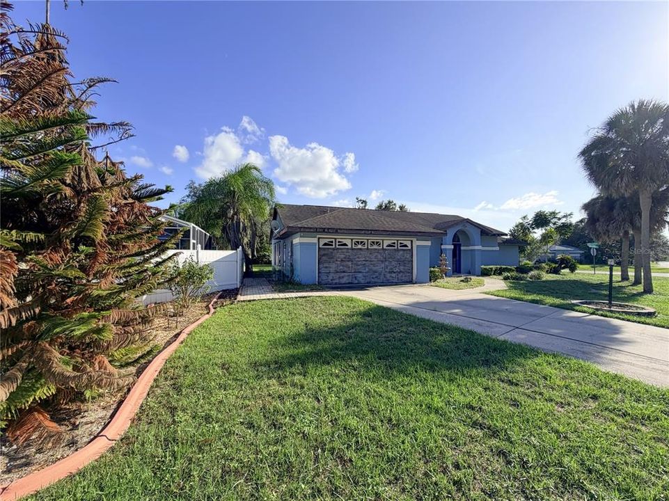For Sale: $154,000 (2 beds, 2 baths, 1636 Square Feet)