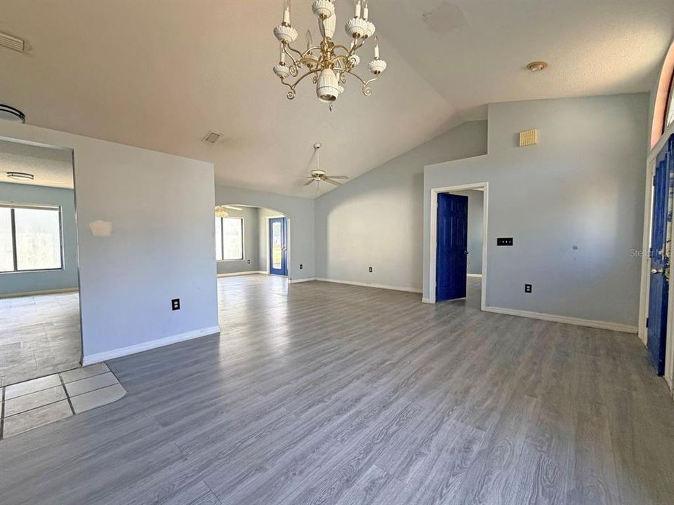 For Sale: $154,000 (2 beds, 2 baths, 1636 Square Feet)