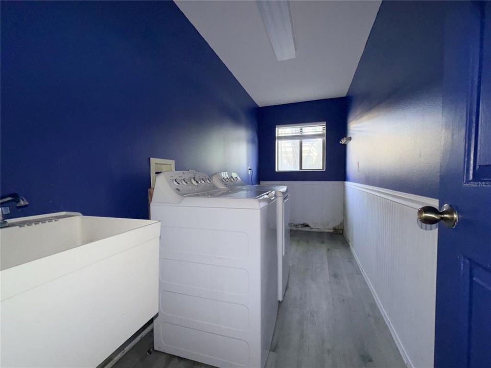 For Sale: $154,000 (2 beds, 2 baths, 1636 Square Feet)