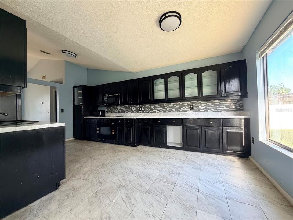 For Sale: $154,000 (2 beds, 2 baths, 1636 Square Feet)