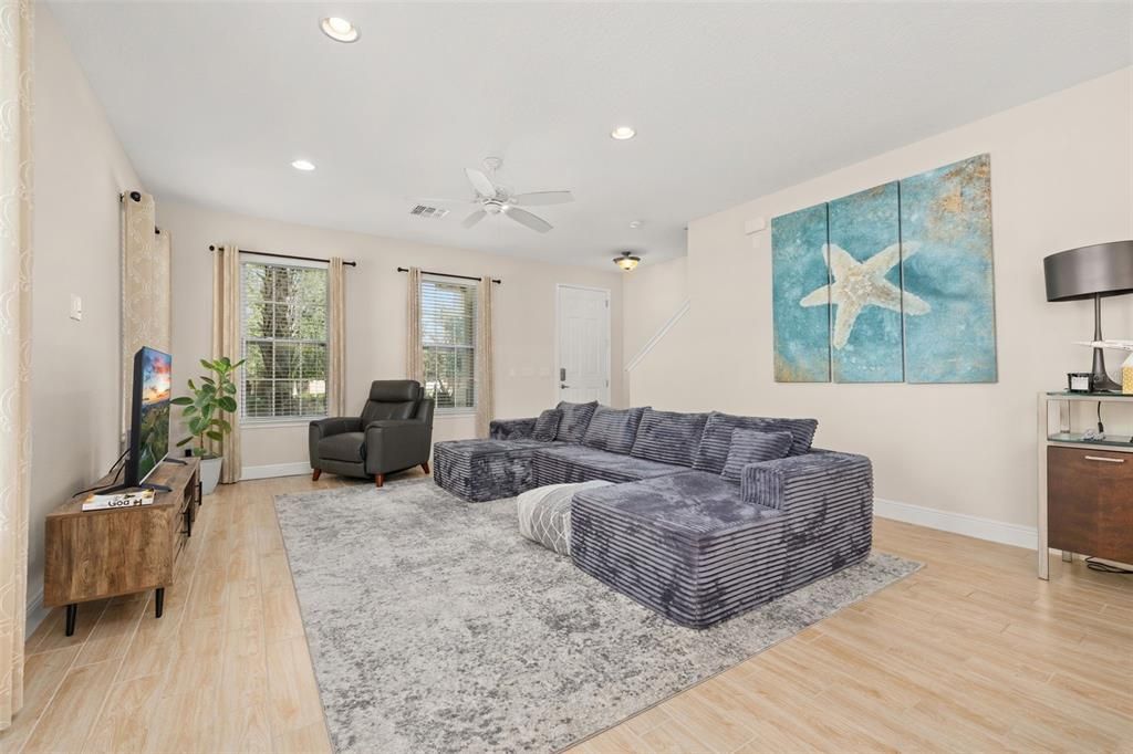 For Sale: $399,000 (3 beds, 2 baths, 1727 Square Feet)