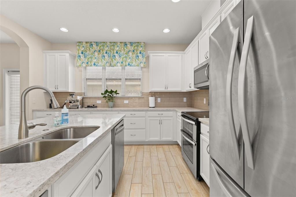 For Sale: $399,000 (3 beds, 2 baths, 1727 Square Feet)