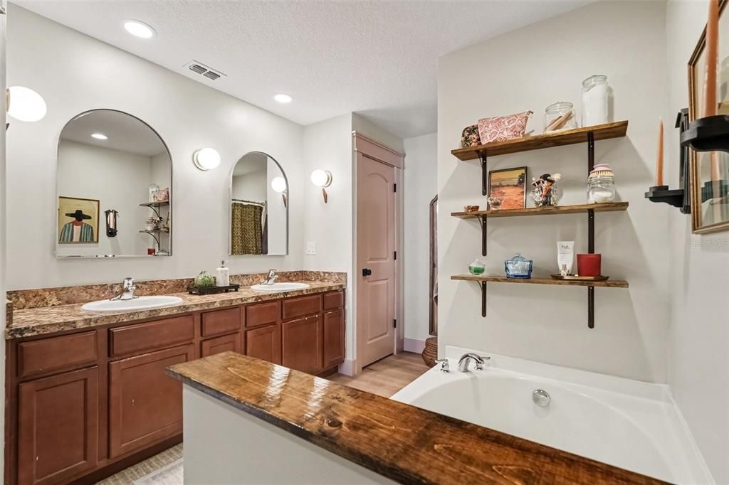 For Sale: $350,000 (4 beds, 2 baths, 1842 Square Feet)