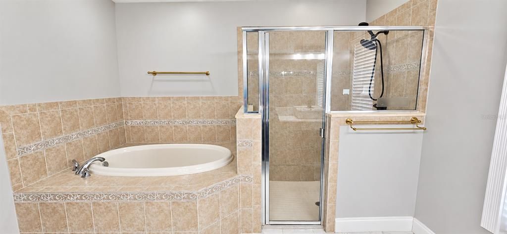 For Rent: $2,600 (3 beds, 2 baths, 1906 Square Feet)