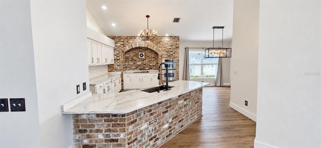 For Rent: $2,600 (3 beds, 2 baths, 1906 Square Feet)