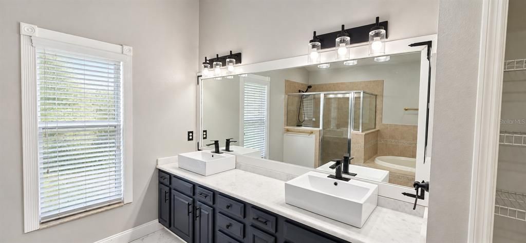 For Rent: $2,600 (3 beds, 2 baths, 1906 Square Feet)