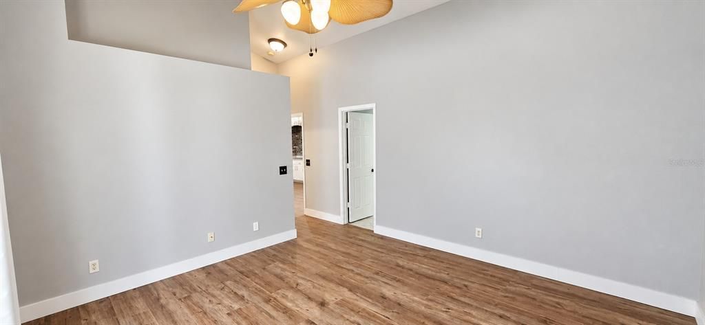 For Rent: $2,600 (3 beds, 2 baths, 1906 Square Feet)