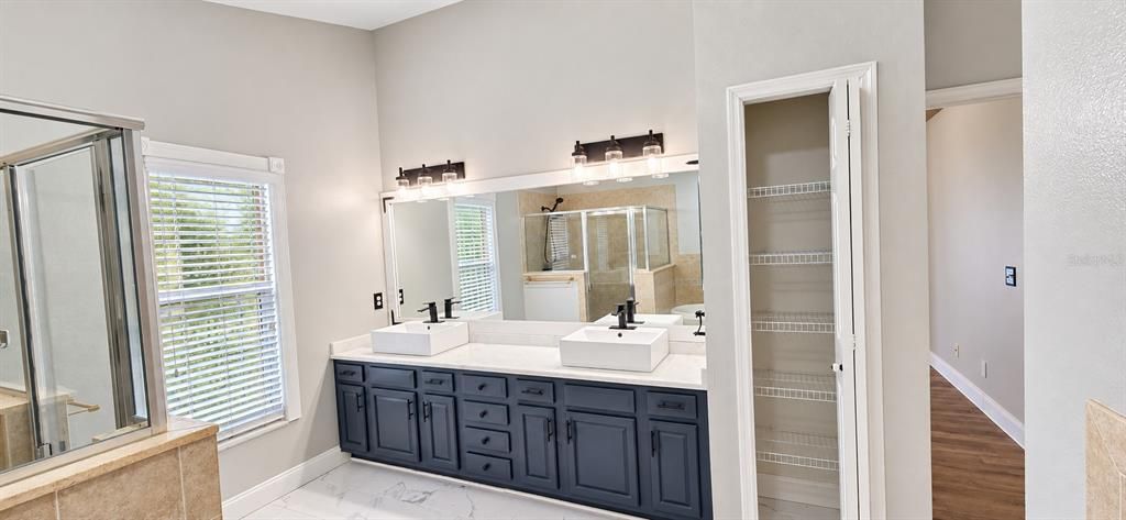 For Rent: $2,600 (3 beds, 2 baths, 1906 Square Feet)