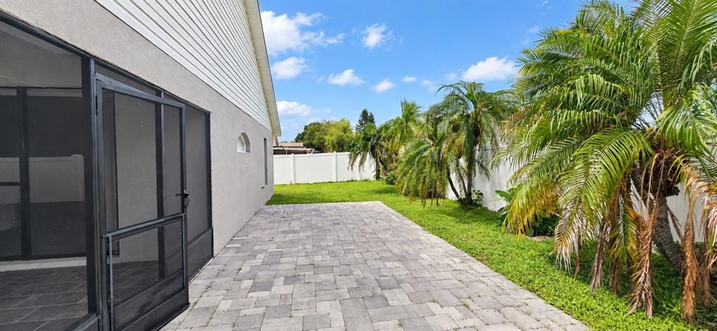 For Rent: $2,600 (3 beds, 2 baths, 1906 Square Feet)